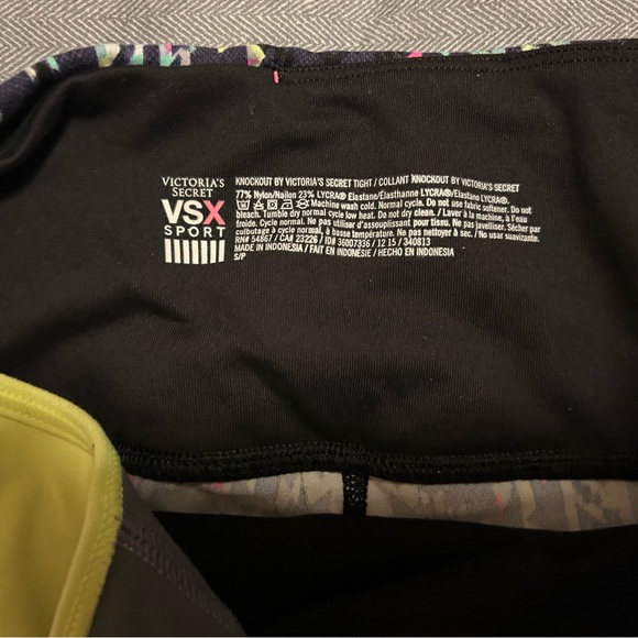 Victoria's Secret VSX Sport Bra and Leggings Set - Picture 3 of 4